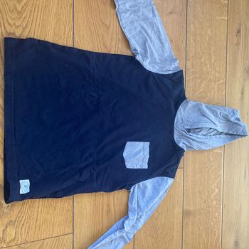 T shirt manche longue à capuche