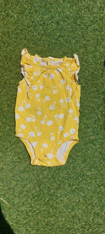 Bodie jaune fleurit 18mois