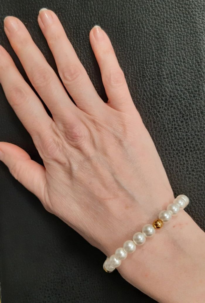 Joli bracelet en perles blanches et dorées Yves Rocher - photo numéro 4