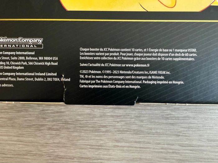 Coffret Pokémon Zénith Suprême Pikachu-VMAX FR - photo numéro 4