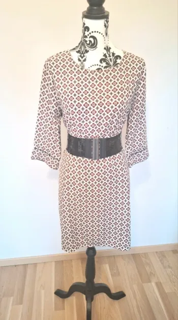 Sublime robe à motif taille M comme neuve