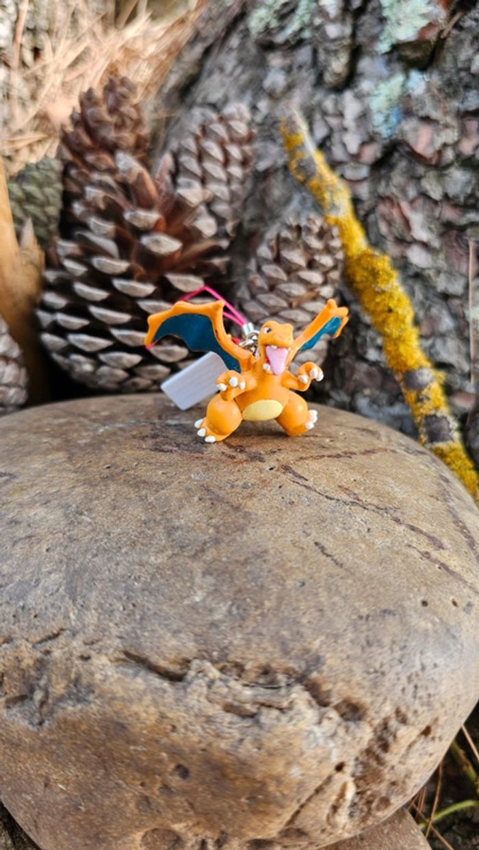 Super figurine Pokemon Nintendo porte clé Dracaufeu