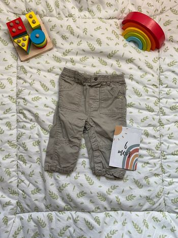 pantalon beige pressions entre les jambes 6 mois obaibi