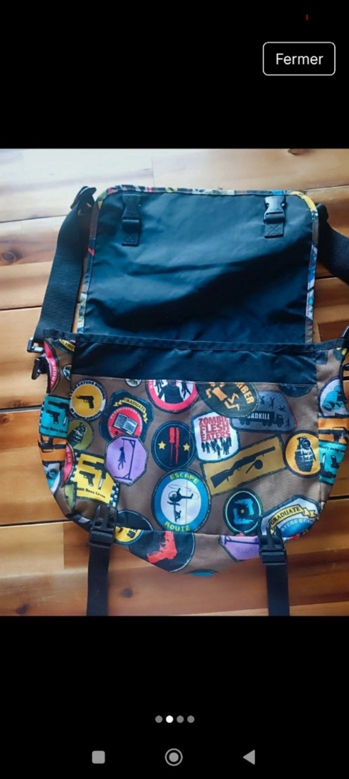 Sac Eastpak zombie flesh eaters - photo numéro 4