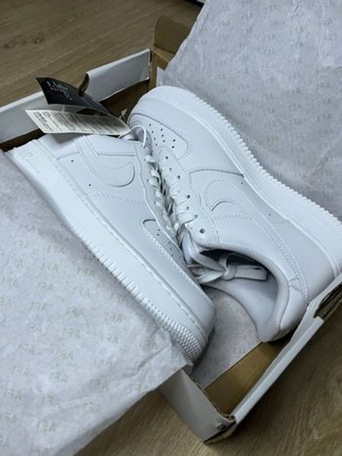Nike Air Force 1 Blanc – Taille 41 – Neuf - photo numéro 3