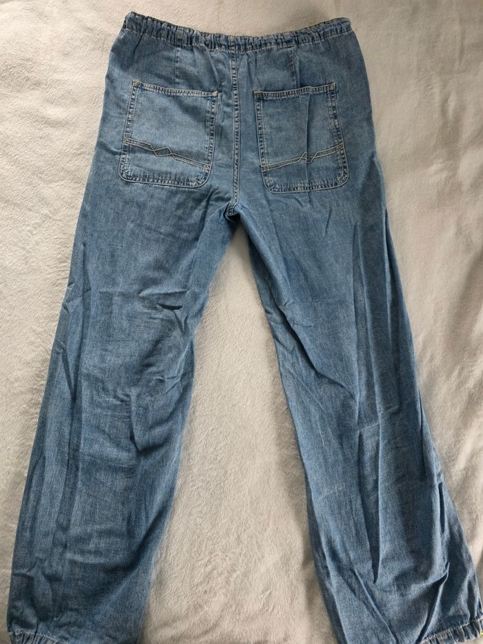 Pantàon cargo bleu jean fluide - photo numéro 10