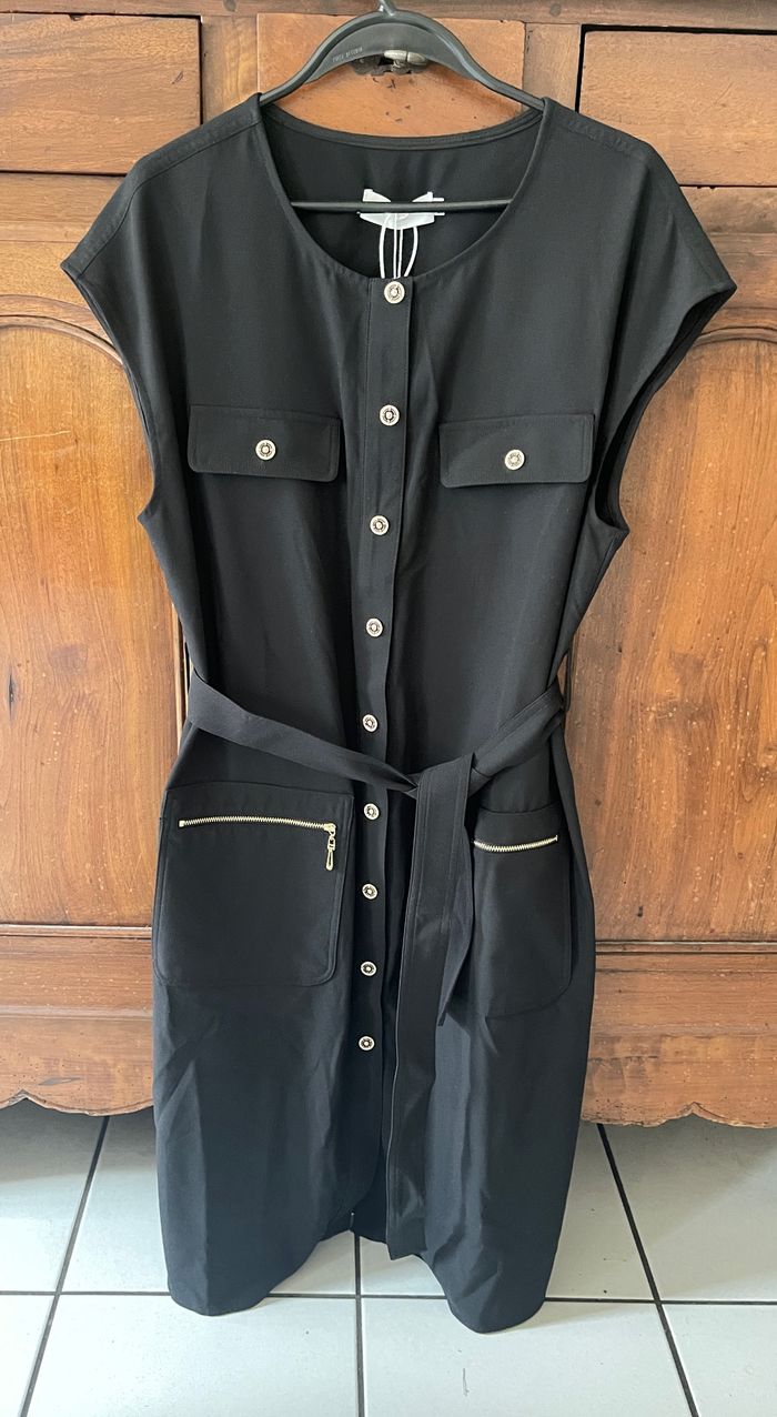 Robe noir sans manches
