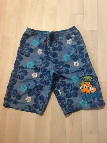 Short de plage nemo Disney 5 ans bleu à fleurs très bon état fermeture par lacet