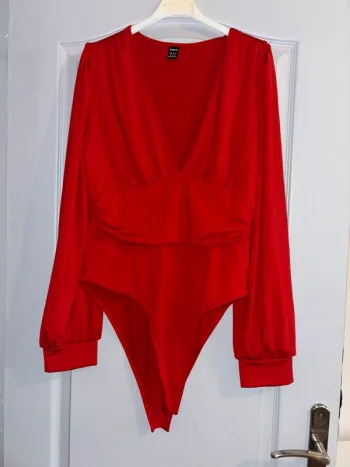 Body neuf décolleté taille XL
