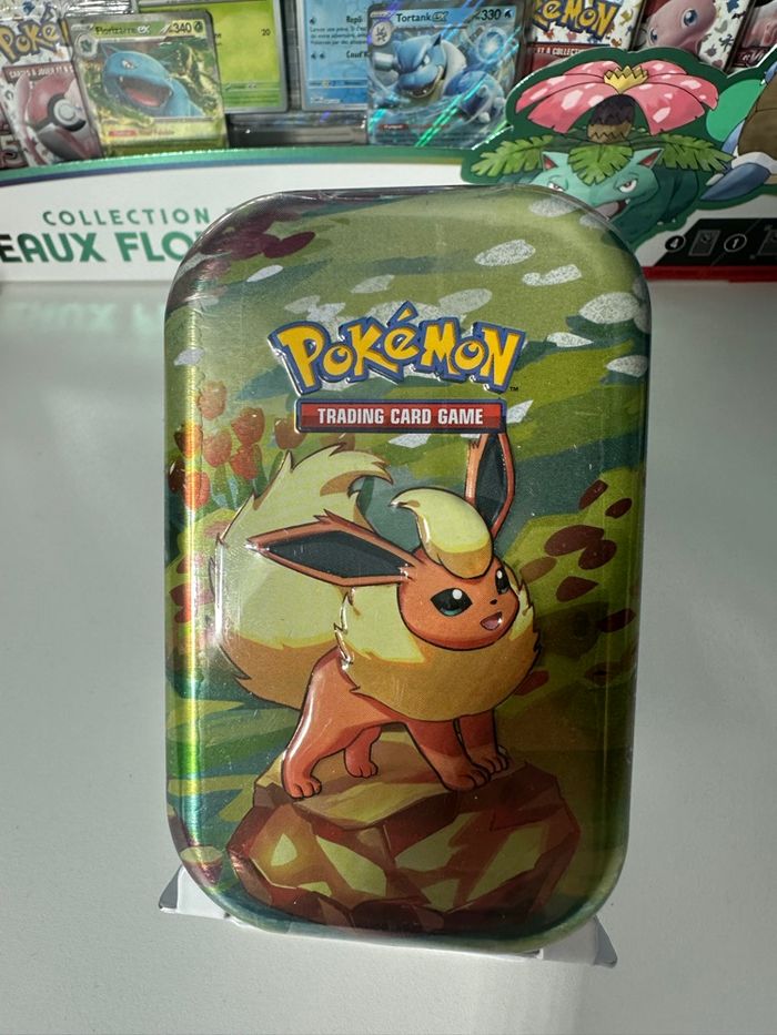 Pokébox Mini Tin EV08.5 Évolutions Prismatiques - Pyroli - Scellée