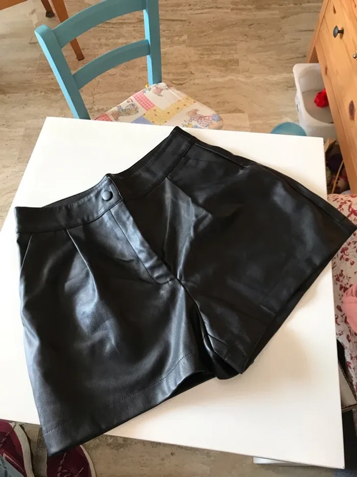 Short effet cuir noir 40