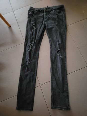 Jean troué taille 40 jennyfer