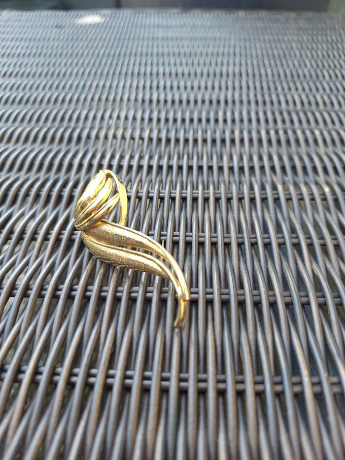 💍 Broche dorée - photo numéro 2