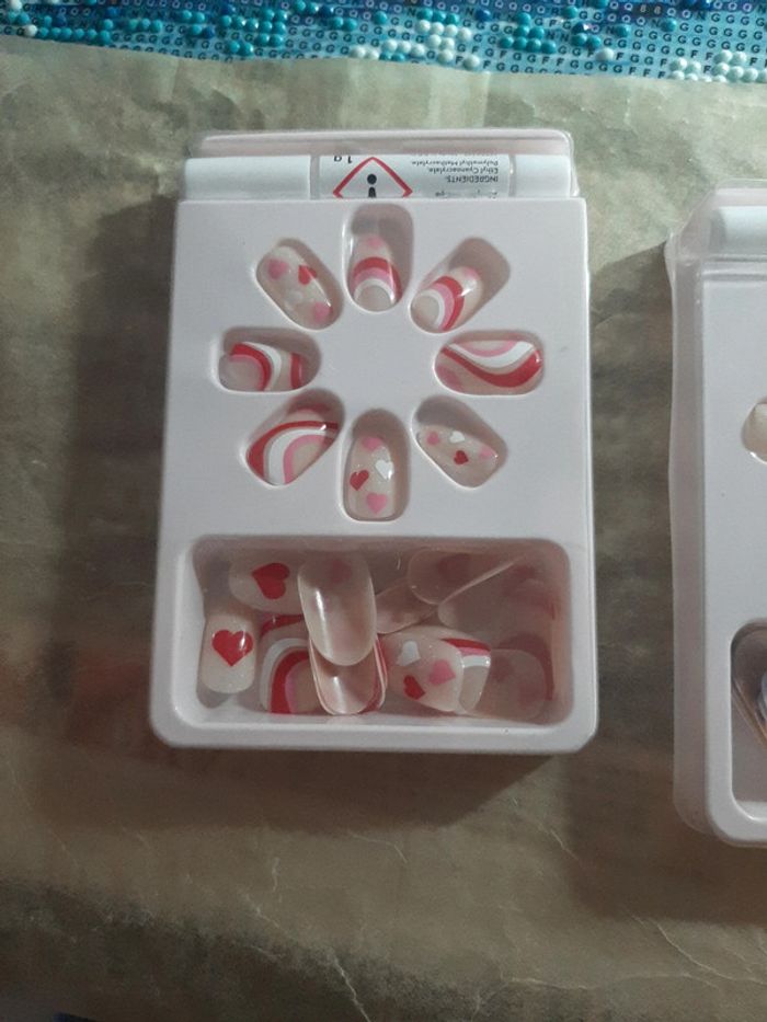 2 boites de faux ongles - photo numéro 2
