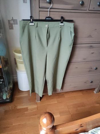 Pantacourt femme kaki 50