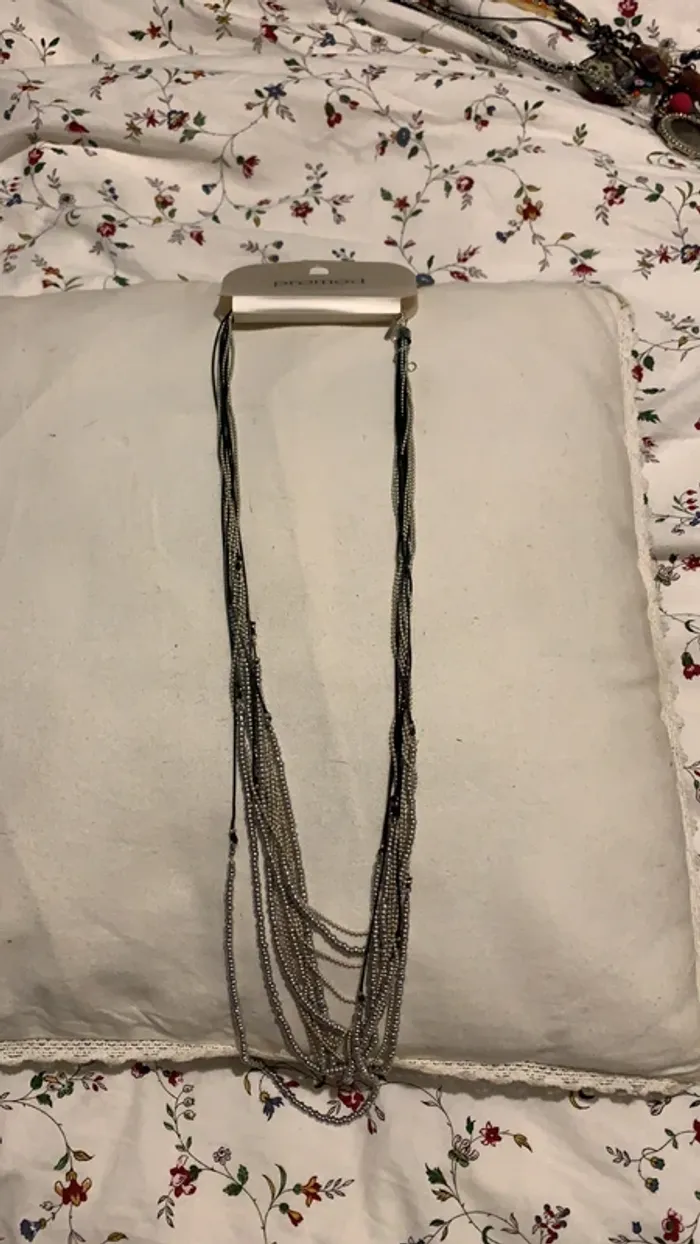 Collier neuf