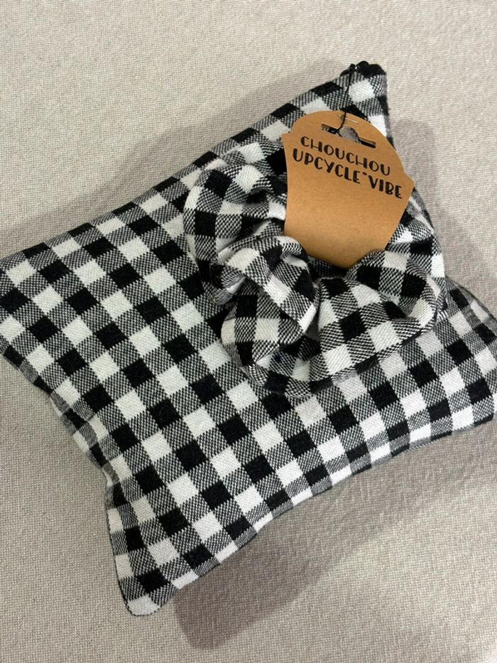 Pochette et chouchou assorti Vichy