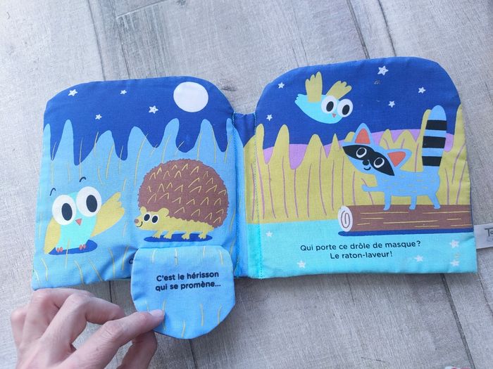 Lot livre musical Winnie et livres d'éveil en tissu bébé - photo numéro 3