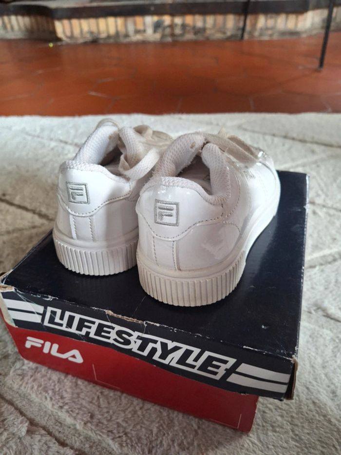 Magnifique basket à lacet FILA fille blanc brillant taille 28 - photo numéro 6
