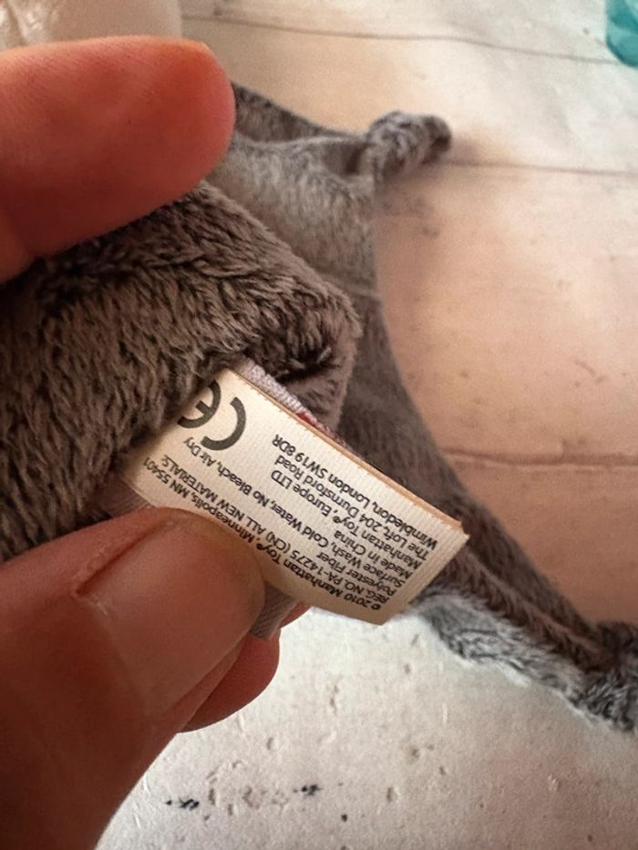 Doudou plat panda 🐼 gris blanc Manhattan toy - photo numéro 4