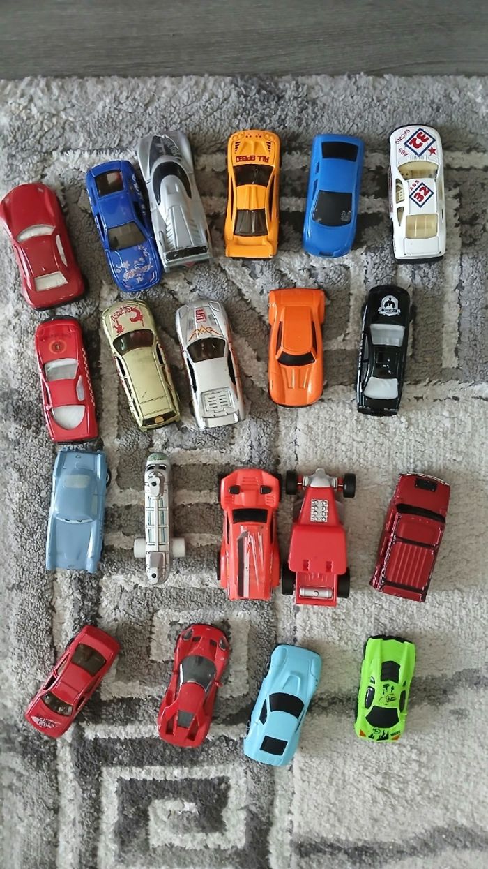 Lot de 20 petites voitures
