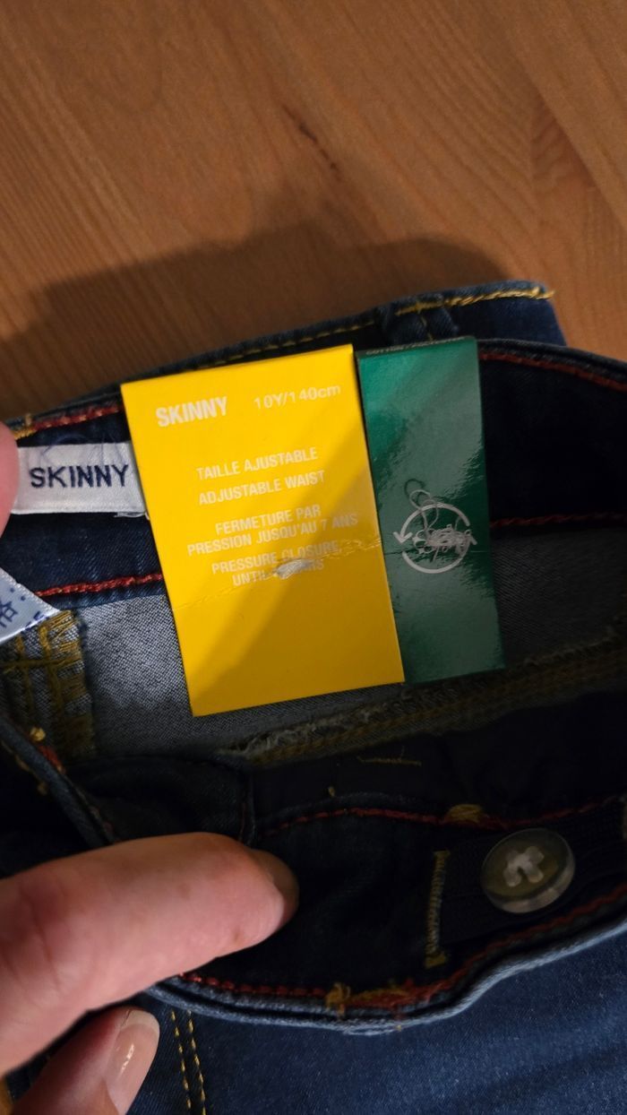 Neuf (non porté)🏷😍🤩 superbe jeans skinny 10 ans fille😍🥰 - photo numéro 4