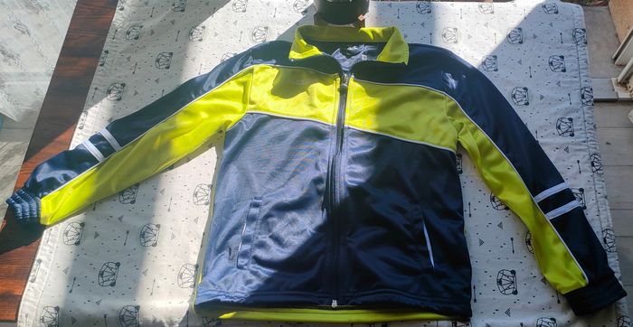 Veste de jogging taille 6 ans