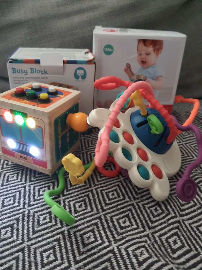 Un busy board mini + 1 corde à tirée + 18mois