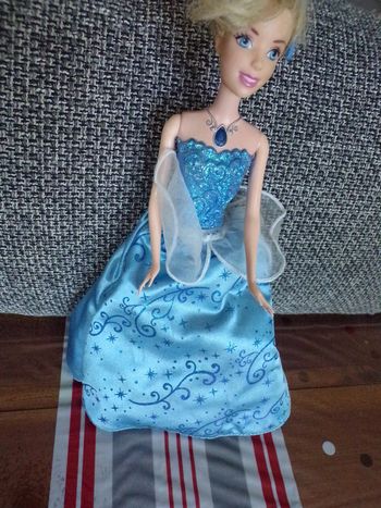 Poupée mannequin Cendrillon lumineuse mattel 2011