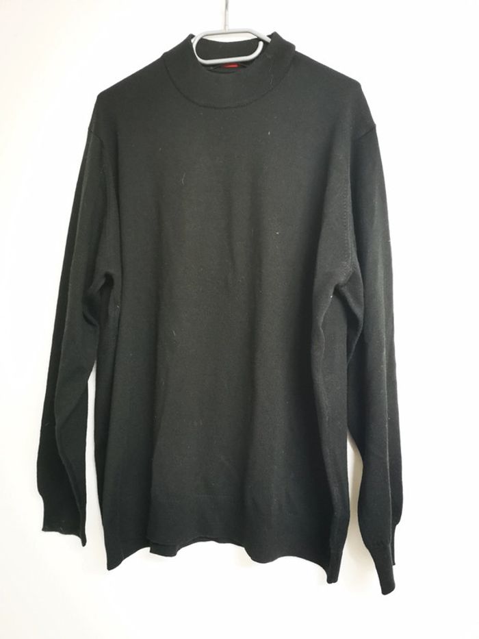 Pull moulant col rond noir taille L