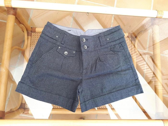 12 € Short gris chiné Cache Cache