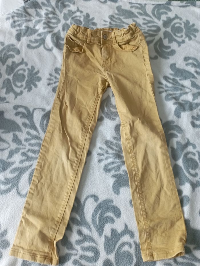 Pantalon slim moutarde 7 ans Kiabi 3€