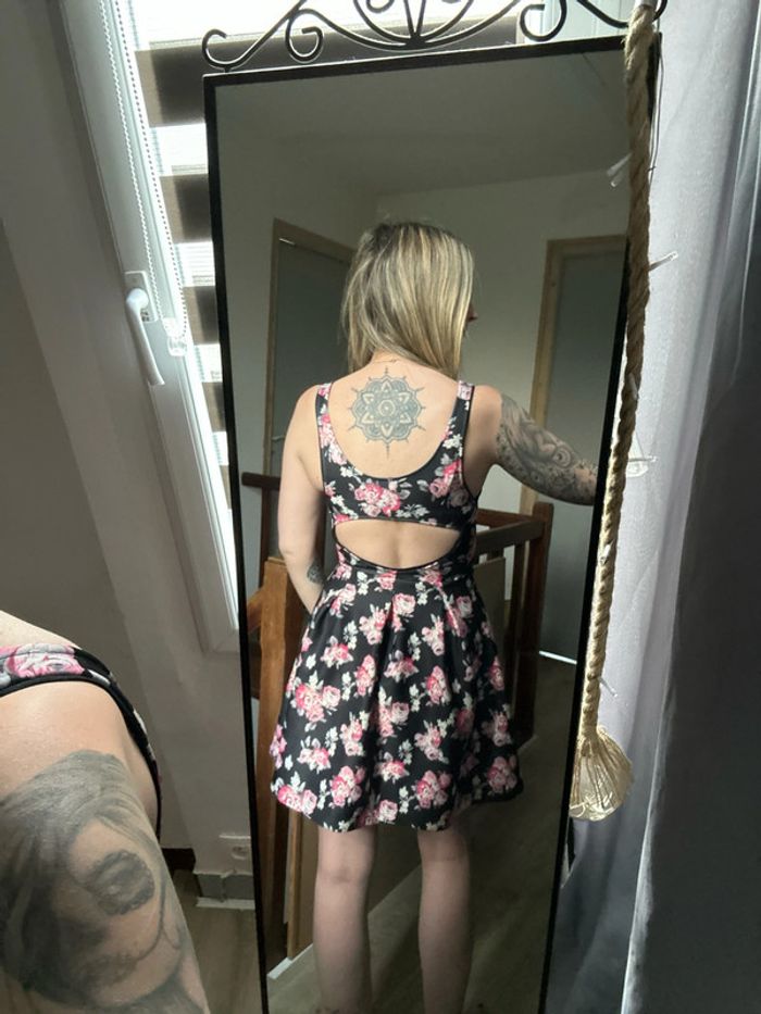 Robe patineuse fleurie - photo numéro 4