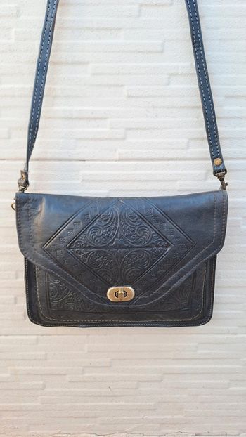 Petit sac à bandoulière en cuir bleu marine neuf