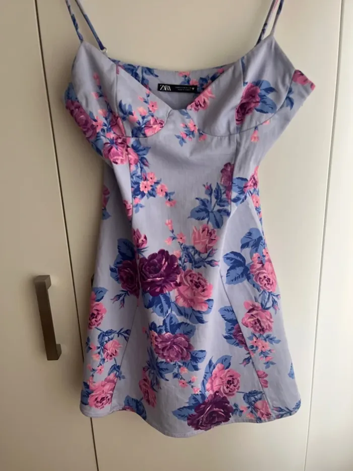 Robe Zara taille M bleu à fleurs rose 🌸 - photo numéro 2