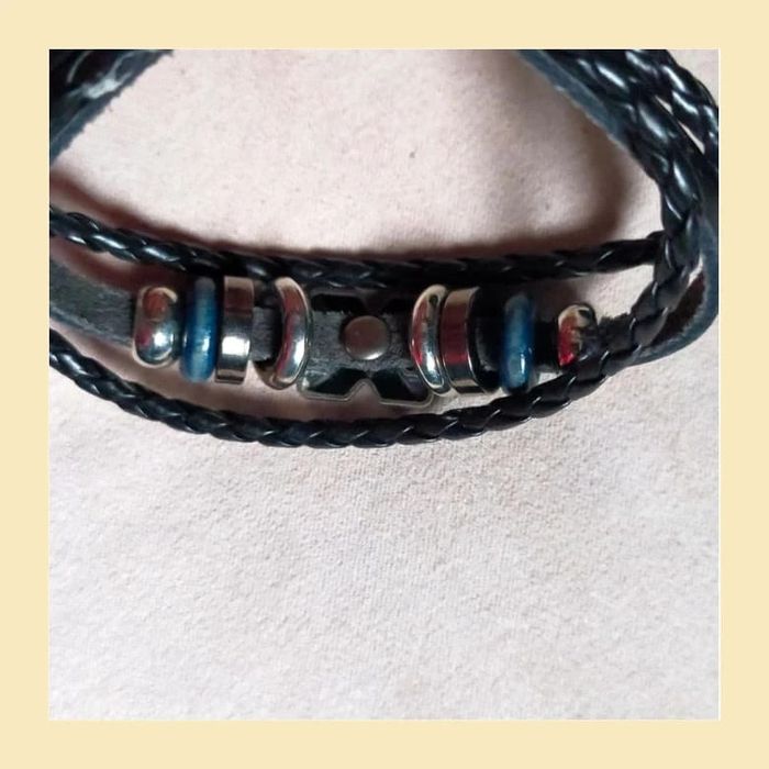 Bracelet homme cuir noir tressé – style rock avec perles métal et fermoir crochet - photo numéro 4