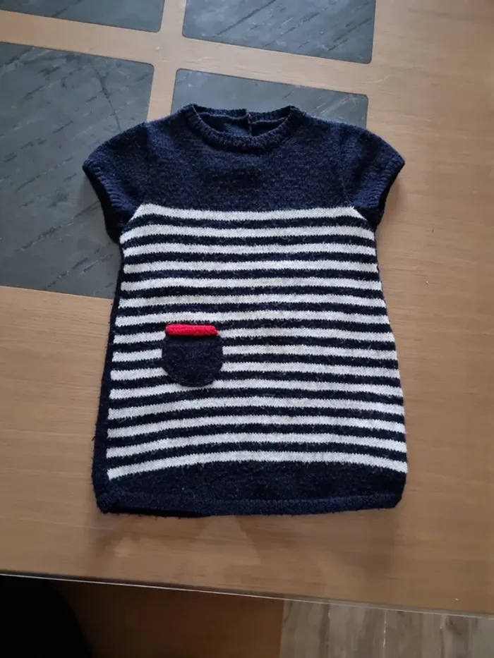 Robe tunique 100% laine tricoté maison équivalent 3 ans