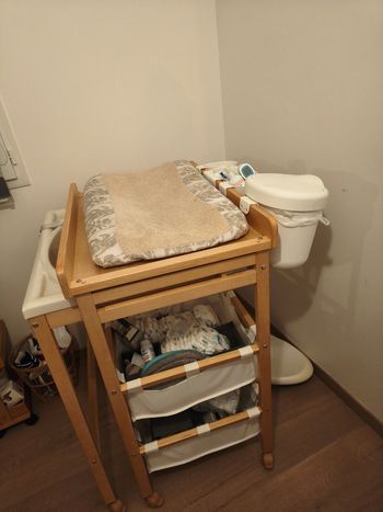 Table à langer bois avec baignoire intégrée
