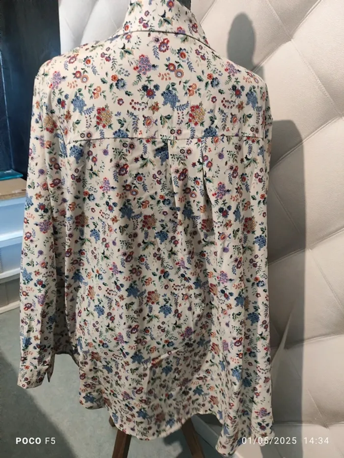 Chemise taille 5XL/ 56 manches longues Fleurie  bouton - photo numéro 5