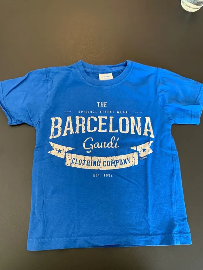 T-shirt Barcelone taille 3/4 ans