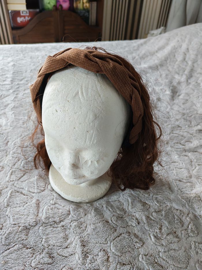 Serre tête avec demi perruque chatain ondulé synthétique - photo numéro 2