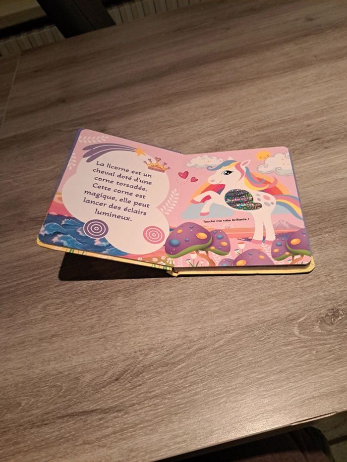 Licornes magiques Livre scintillant à caresser - photo numéro 3