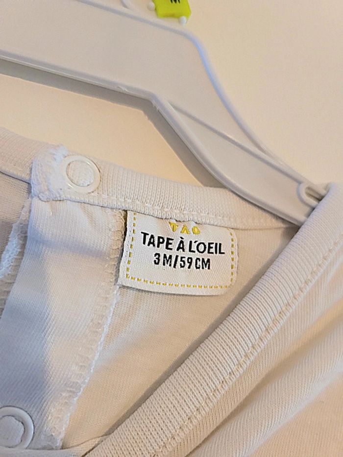 T shirt manches longues "tape à l œil" taille 3 mois - photo numéro 3