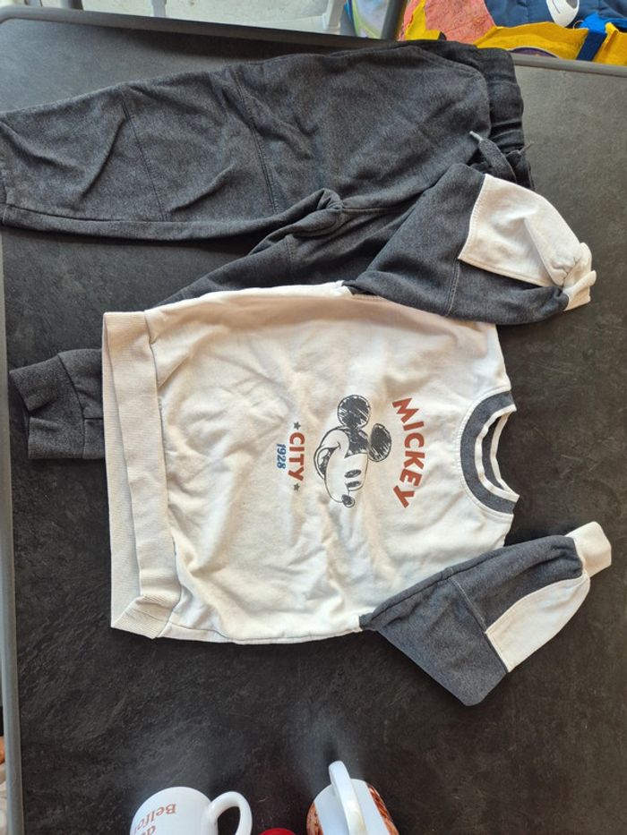 Lot 2 joggings 5 ans - photo numéro 5