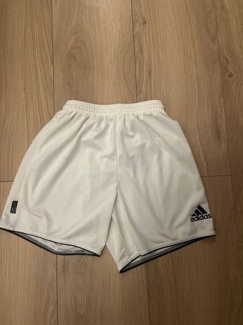 Short blanc  addidas 