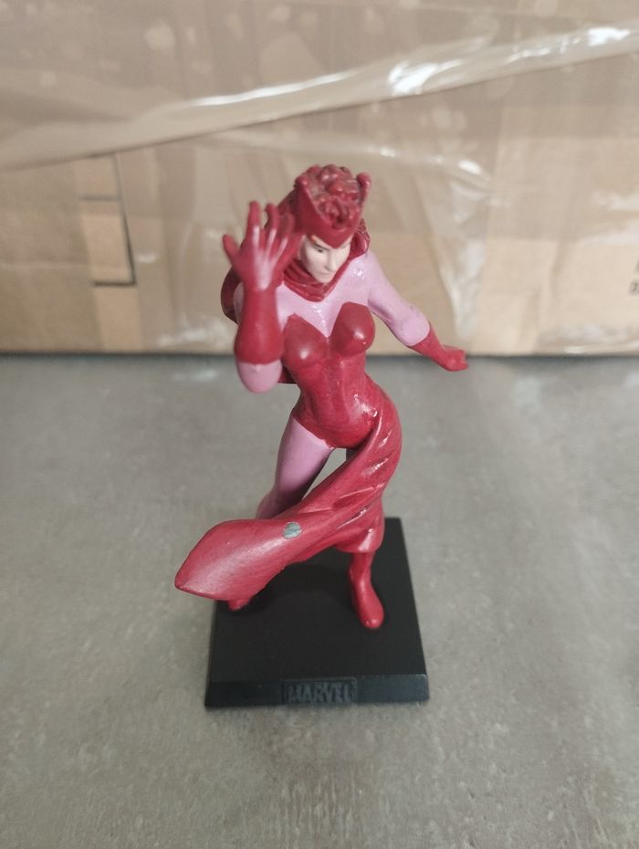 Figurine Marvel la sorcière rouge en plomb - photo numéro 1
