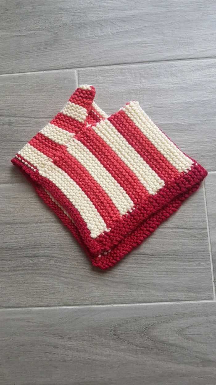 Poncho en laine tricoté à la main - photo numéro 2