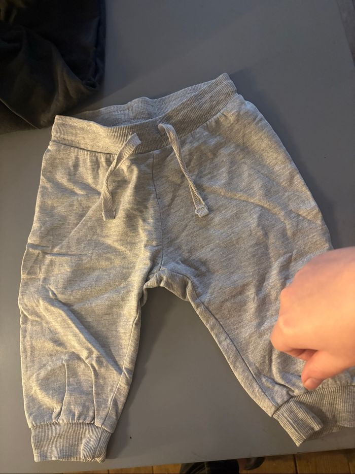 Lot de jogging 9 mois - photo numéro 2