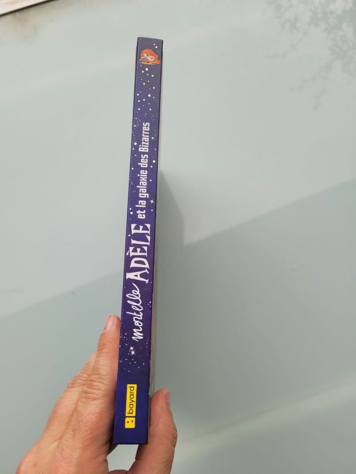BD Mortelle Adèle, couverture rigide, gros format : Mortelle Adèle et la Galaxie des Bizarres - photo numéro 3