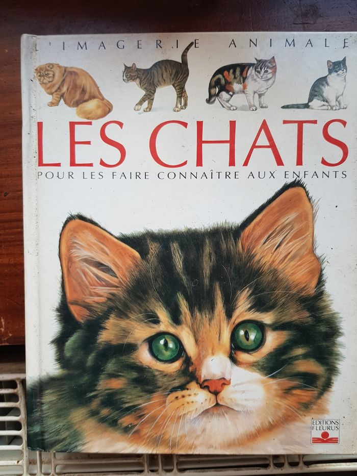 Livre intitulé " les chats "